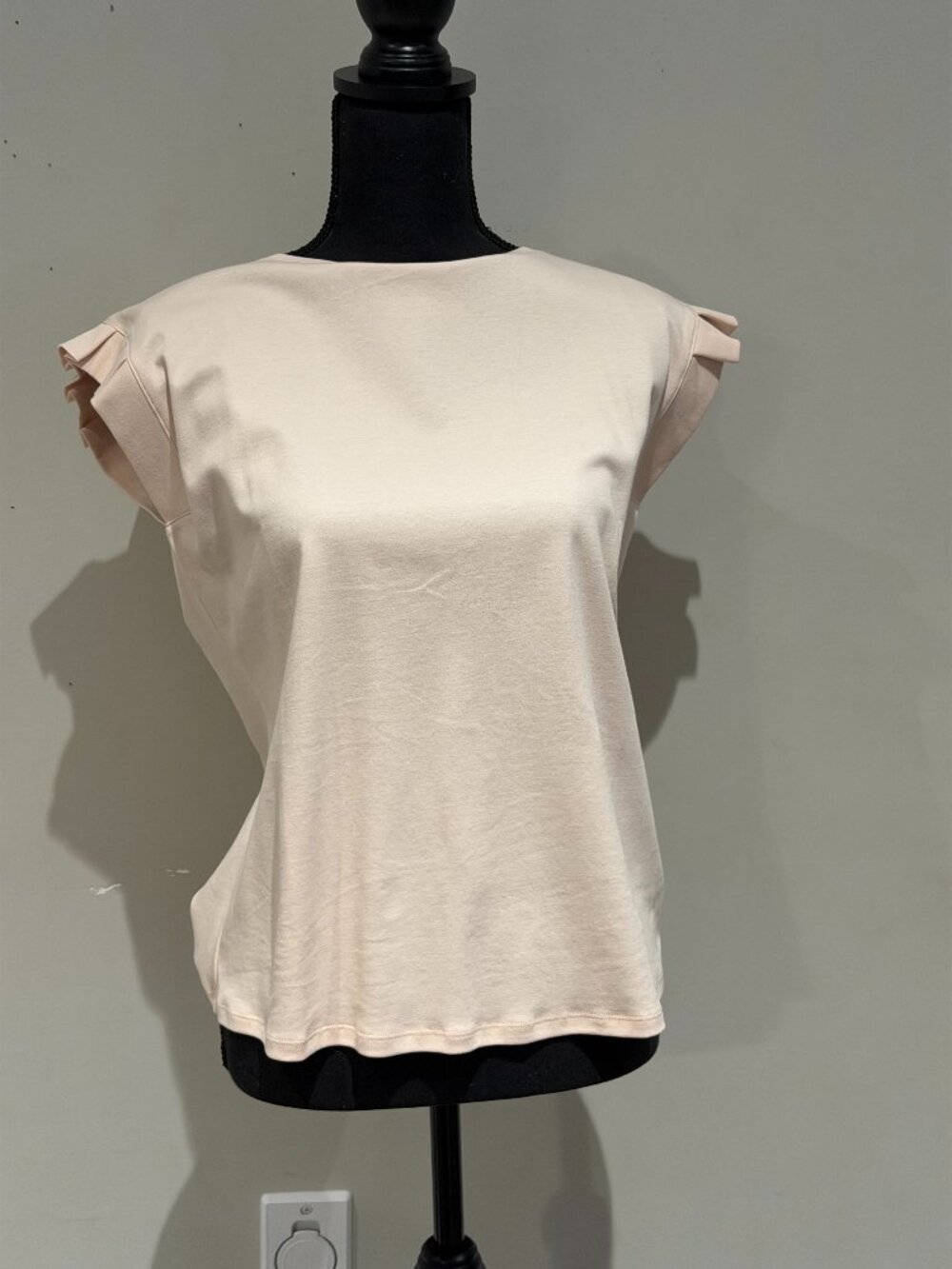 RW&CO NWT Blush Pink Flutter Sleeve Top Size Medium